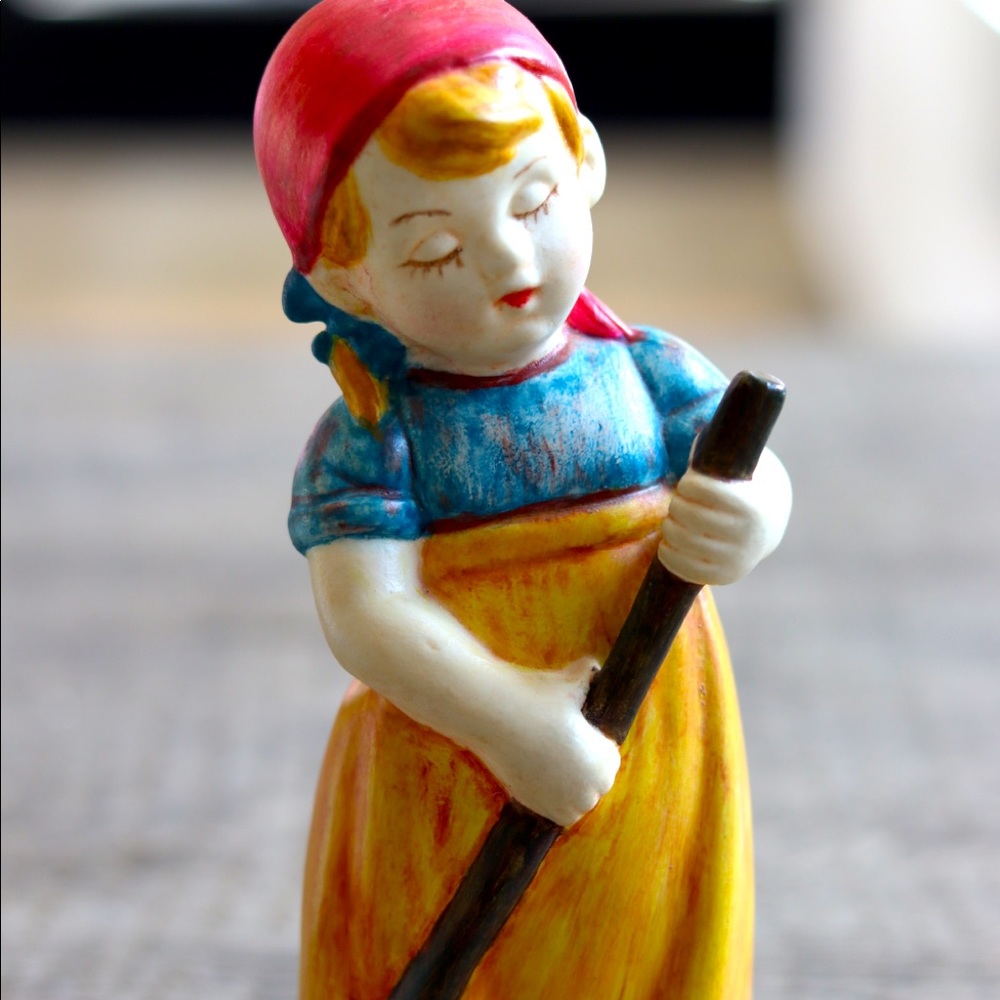 Vintage Japanese girl ceramic art figurine 7.5” Shelf decor 7.5"